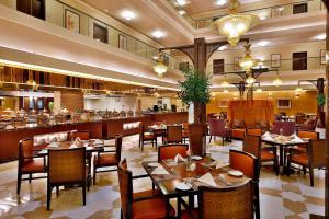 Restaurace v ubytování Marriott Hotel Jabal Omar Makkah