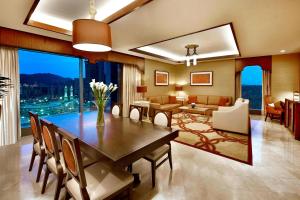 Bazén v ubytování Marriott Hotel Jabal Omar Makkah nebo v jeho okolí