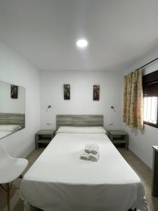 Postel nebo postele na pokoji v ubytování Hostal Malia