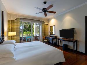 Sofitel Krabi Phokeethra Golf and Spa Resort客房内的一张或多张床位