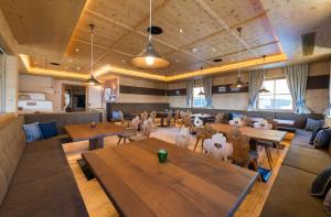 Khu vực ghế ngồi tại BichlAlm Berggasthof