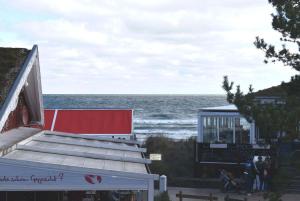 沙博伊茨Residenz Ostseestrand Ferienwohnung Nr 08的享有海景。