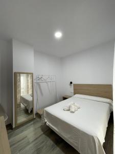 Postel nebo postele na pokoji v ubytování Hostal Malia