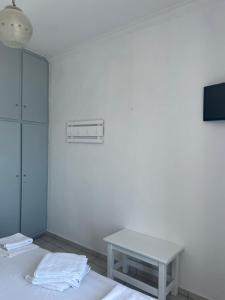 A bed or beds in a room at Agnàntema Portside Stays Skiathos