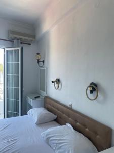 A bed or beds in a room at Agnàntema Portside Stays Skiathos