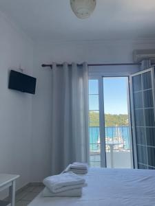 A bed or beds in a room at Agnàntema Portside Stays Skiathos