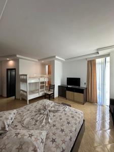 Rúm í herbergi á Hotel Zverneci