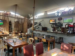 Εστιατόριο ή άλλο μέρος για φαγητό στο 27 Cafe Zanzibar Airport Hotel
