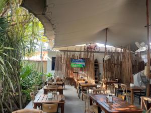 Εστιατόριο ή άλλο μέρος για φαγητό στο 27 Cafe Zanzibar Airport Hotel