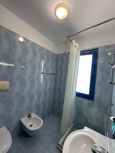 Baðherbergi á Hotel Zverneci +36 myndir