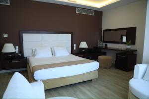 Postel nebo postele na pokoji v ubytování Andon Lapa Hotel & Spa