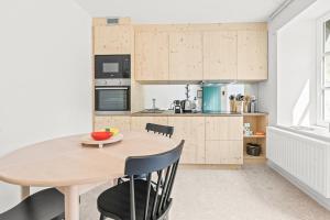 Una cocina o kitchenette en Gîte Lasauvage 85 7 fotos más