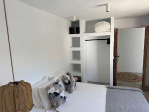 A bed or beds in a room at Casa Trece
