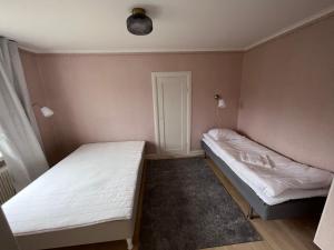 Postel nebo postele na pokoji v ubytování Aspa Herrgård - Handelshuset