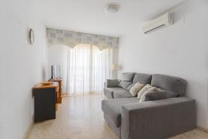 Ruang duduk di Port Sa Playa beach apartment