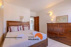 Ένα ή περισσότερα κρεβάτια σε δωμάτιο στο #295 Beco do Sol 29A by Home Holidays