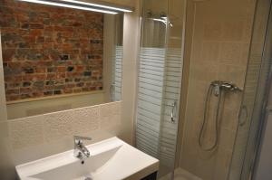 Kúpeľňa v ubytovaní BE WELL 3-Rooms Apartment with Parking and Garden + 31 fotografií