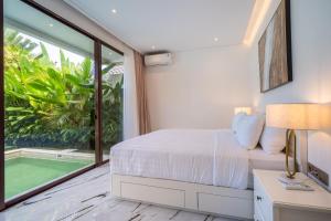 a bedroom with a bed and a large window at Frelin Villas - 1 BR, 2 BR Luxury Villa Complex in Kerobokan +144 photos