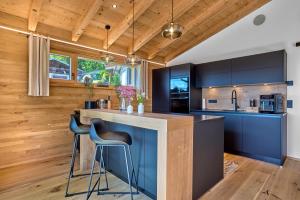 Η κουζίνα ή μικρή κουζίνα στο Luxus Chalet Zur Resi