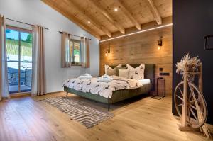 Ένα ή περισσότερα κρεβάτια σε δωμάτιο στο Luxus Chalet Zur Resi +32 φωτογραφίες
