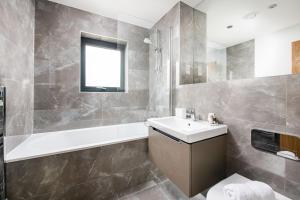 Gallery image of Howard Lodge BV27 Silverlake Dorset in Warmwell