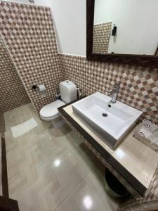 Ένα μπάνιο στο 27 Cafe Zanzibar Airport Hotel +37 φωτογραφίες