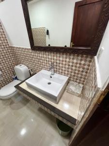 Ένα μπάνιο στο 27 Cafe Zanzibar Airport Hotel