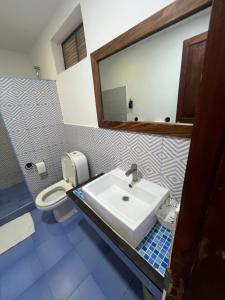 Ένα μπάνιο στο 27 Cafe Zanzibar Airport Hotel