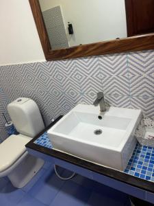 Ένα μπάνιο στο 27 Cafe Zanzibar Airport Hotel