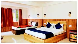 Postel nebo postele na pokoji v ubytování Hotel Golden Kisa Resort Sikkim Lachung