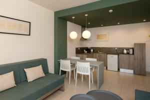 Η κουζίνα ή μικρή κουζίνα στο Cabot Tres Torres Apartamentos