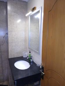 Φωτογραφία από το άλμπουμ του Grande apartments 205,206 σε Ραβαλπίντι +44 φωτογραφίες