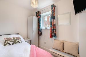 Postel nebo postele na pokoji v ubytování 3 Bed in Corton oc-s32347