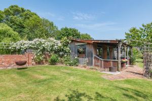 a home with a garden and a house at 2 Bed in Keddington oc-t32411 in Louth
