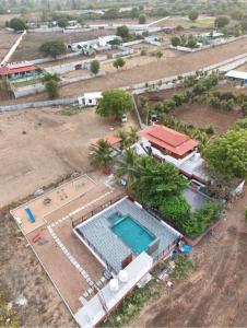 Bassein majutusasutuses Svasti FarmsPoolBBQACBonfireKids Garden või selle lähedal