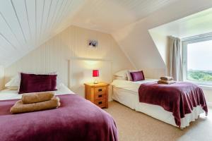 Postel nebo postele na pokoji v ubytování 3 Bed in Carbost oc-b32442