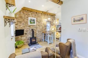 TV a/nebo společenská místnost v ubytování 1 Bed in Drumnadrochit oc-t32404