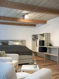 a bedroom with a bed and a living room at Ferienwohnung 3, Schlaf-Gut-Johannis, Flensburg in Flensburg