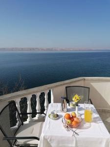 Makanan di atau berdekatan apartmen