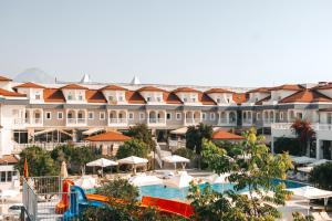 The swimming pool at or close to Viking Garden Hotel