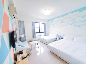 Rúm í herbergi á SUIIAN inn 隨緣民宿恆春小鎮內 國旅卡 可包棟