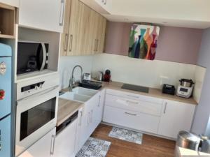 Dapur atau dapur kecil di Bel Air house garden 6 people +12 gambar