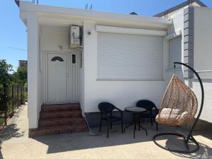 Budova, kde se apartmán nachází + 5 fotografií