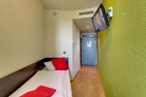 TV a/nebo společenská místnost v ubytování MEININGER Hotel Berlin Hauptbahnhof