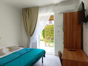 TV a/nebo společenská místnost v ubytování Albergo ristorante Elena