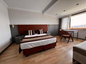 A bed or beds in a room at Blue Istanbul Hotel Taksim
