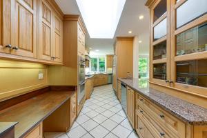 Kuchyň nebo kuchyňský kout v ubytování 18 Mi to Boston - Stylish Unit in Upscale Enclave!
