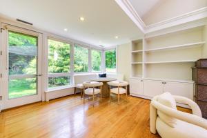 Posezení v ubytování 18 Mi to Boston - Stylish Unit in Upscale Enclave!