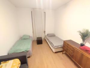 Postel nebo postele na pokoji v ubytování Central Kelkheim apartment near station + 89 fotografií