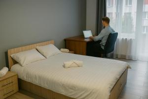 Postel nebo postele na pokoji v ubytování Astra Urban Leaf